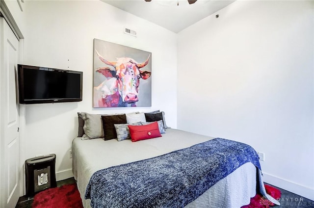 bedroom featuring ceiling fan and a closet