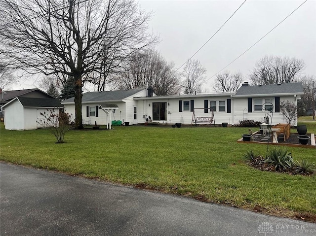 ranch-style house featuring a front lawn