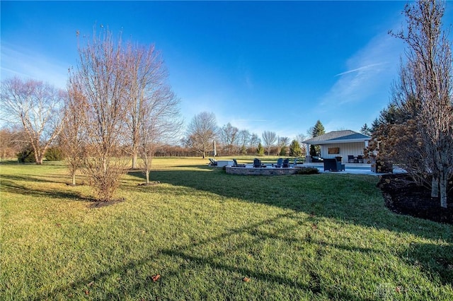 view of yard featuring a patio