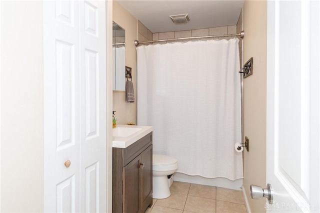 bathroom with toilet, vanity, visible vents, tile patterned floors, and shower / bath combo with shower curtain