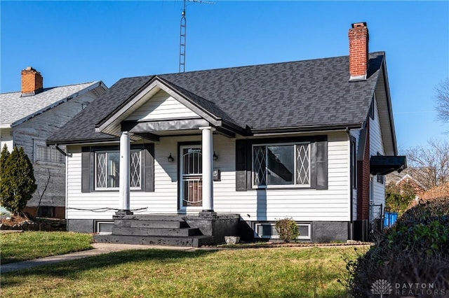 view of front facade with a front yard