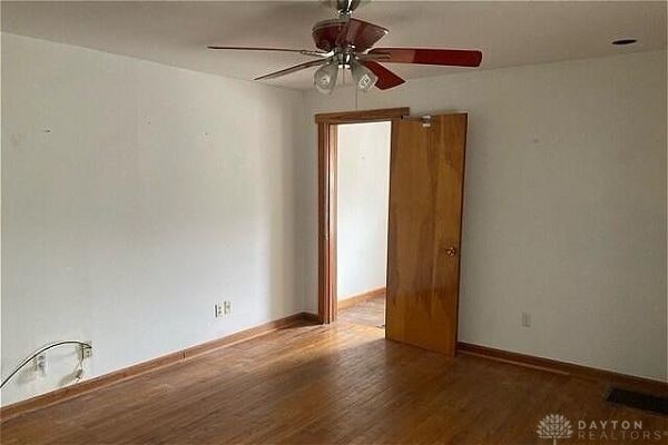 spare room with hardwood / wood-style floors and ceiling fan