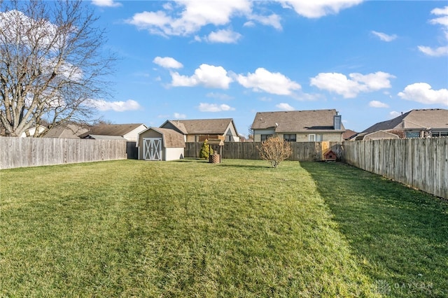 view of yard featuring a shed