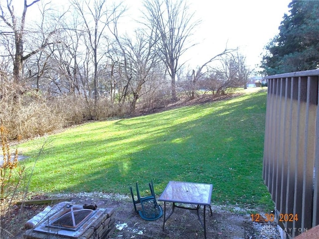 view of yard featuring an outdoor fire pit