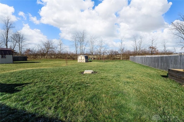 view of yard with a shed