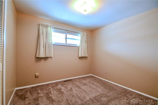 unfurnished room featuring carpet