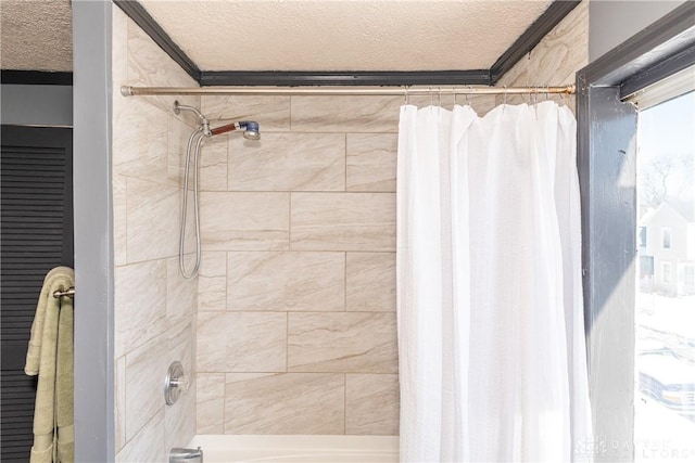 bathroom featuring a textured ceiling