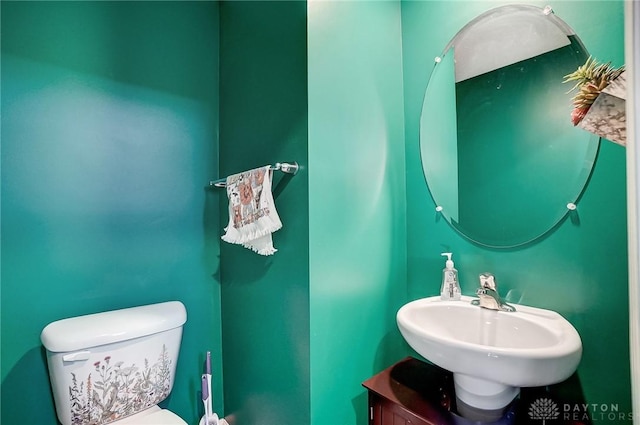 bathroom featuring sink and toilet