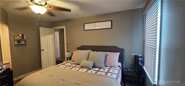 bedroom with ceiling fan