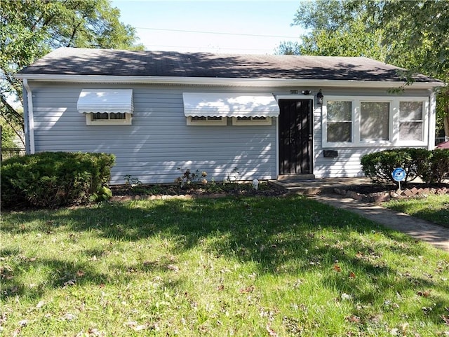 single story home featuring a front yard