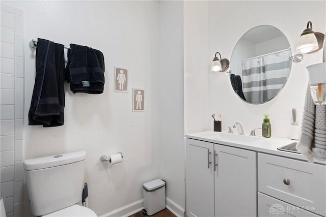 bathroom featuring vanity, a shower with shower curtain, and toilet