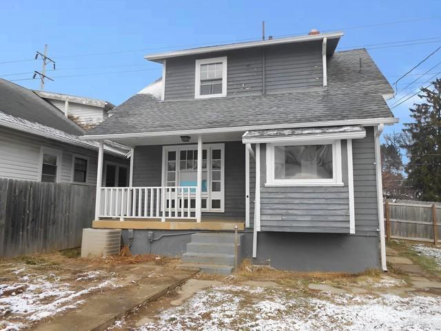 view of front facade with covered porch