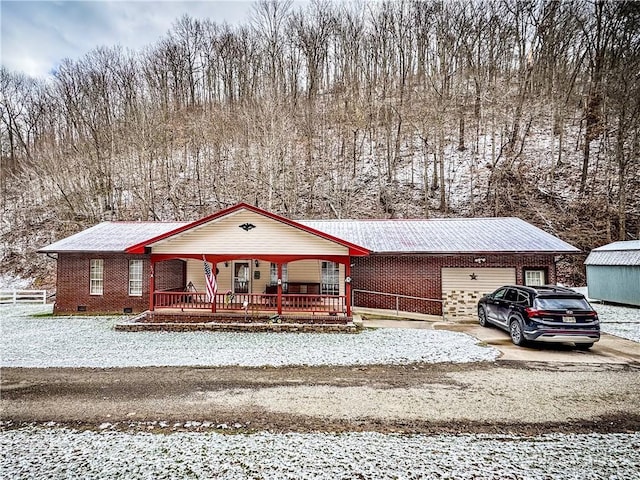 ranch-style house featuring a porch