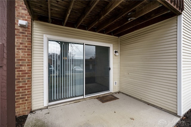 property entrance featuring a patio