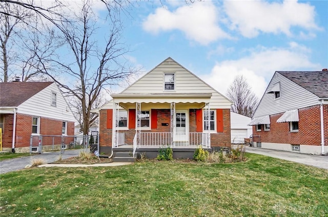 bungalow featuring a front yard