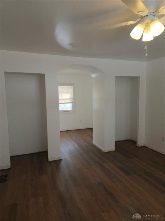 spare room with dark wood-type flooring and ceiling fan