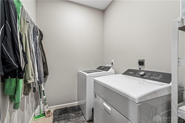 1189 Heathgate Way, Fairborn, OH 45324 - laundry area featuring laundry area, baseboards, and washer and dryer