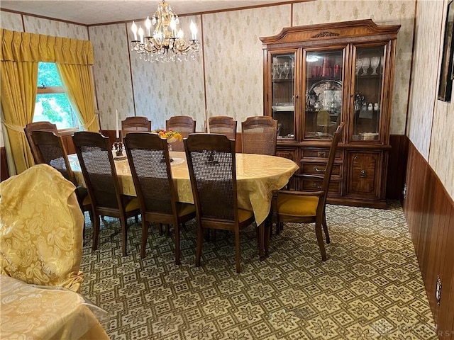 dining area with a notable chandelier