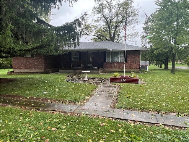 view of front of property with a front yard