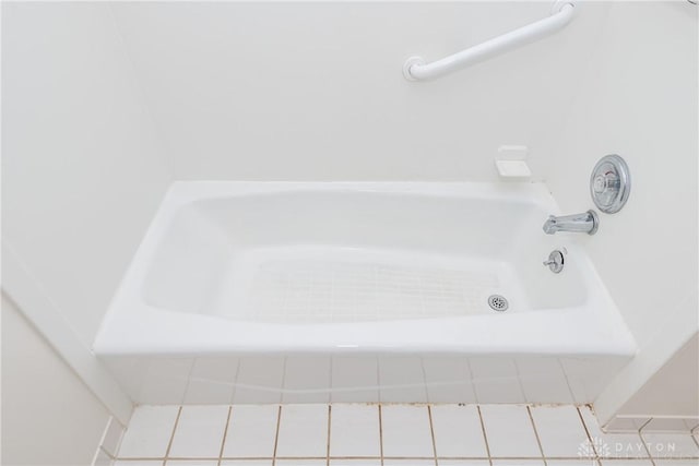 bathroom featuring a relaxing tiled tub