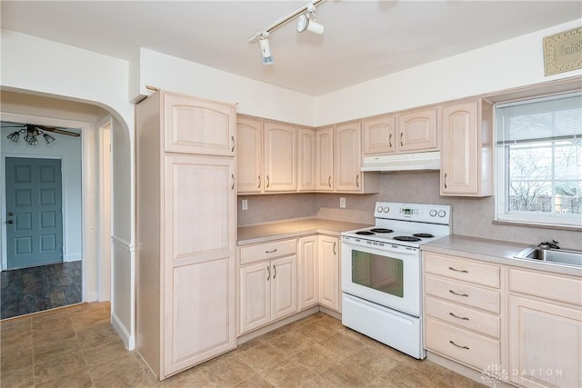 kitchen featuring light brown cabinetry, sink, ceiling fan, and electric stove