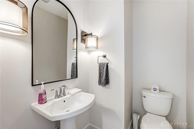 bathroom featuring toilet and sink