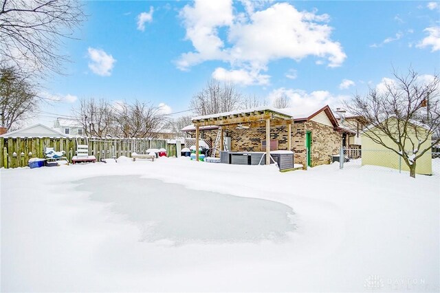 view of home's community with a jacuzzi