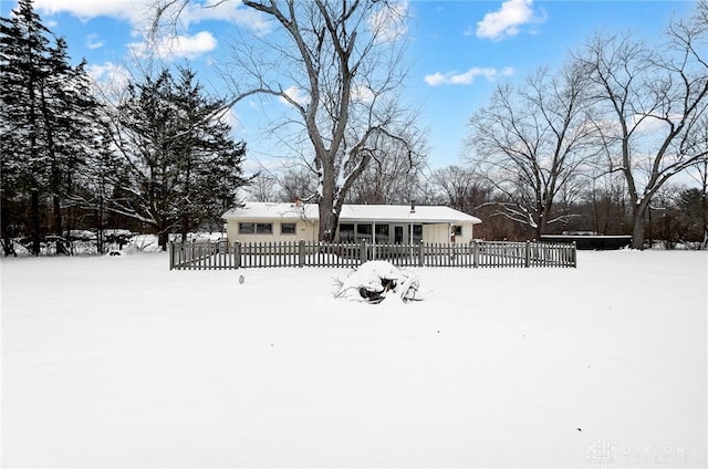 view of yard layered in snow