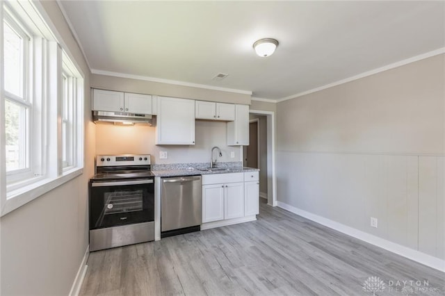 kitchen featuring sink, a healthy amount of sunlight, light hardwood / wood-style floors, white cabinets, and appliances with stainless steel finishes