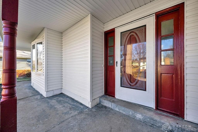 entrance to property with covered porch