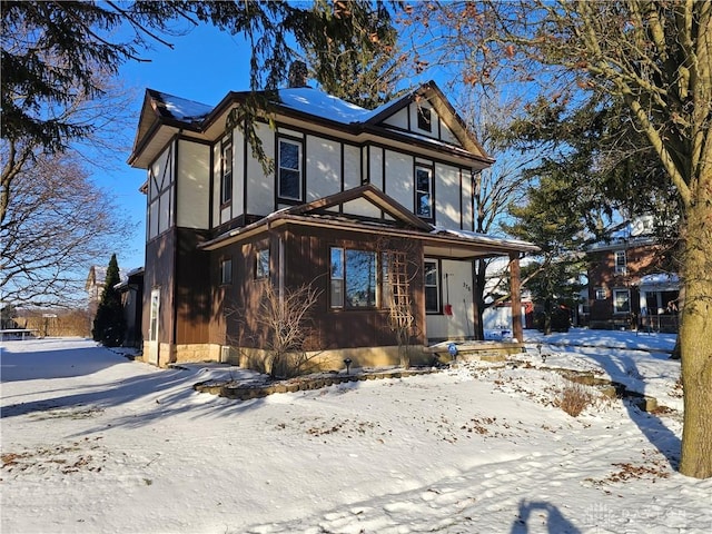 view of front of house featuring covered porch