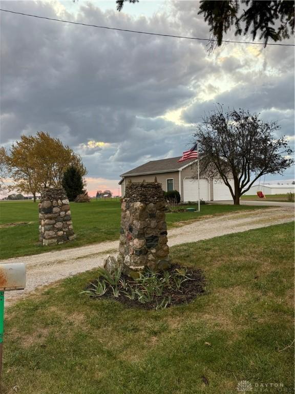 view of front facade with a front yard