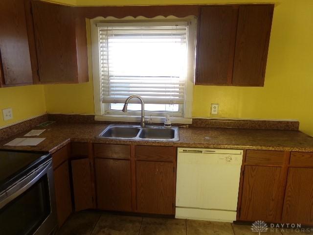 kitchen featuring dishwasher, a healthy amount of sunlight, stainless steel electric range oven, and sink