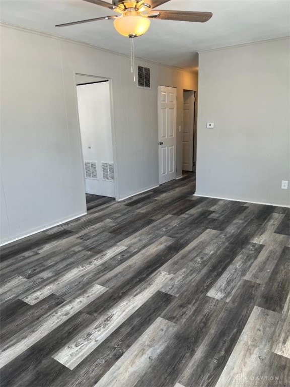 empty room featuring dark hardwood / wood-style floors and ceiling fan