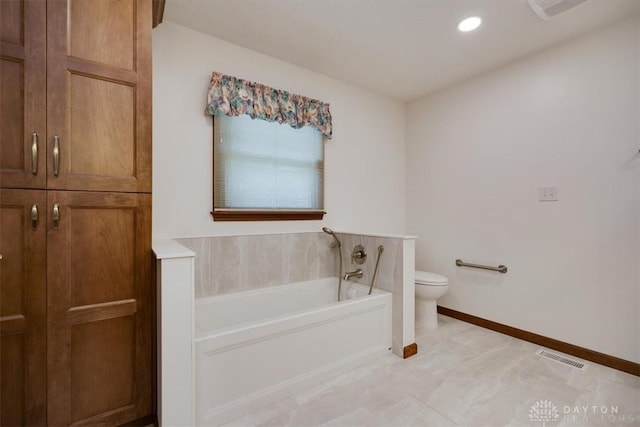 bathroom featuring toilet and a bathtub