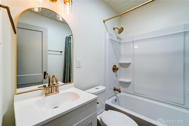 full bathroom with toilet, vanity, and shower / bath combo