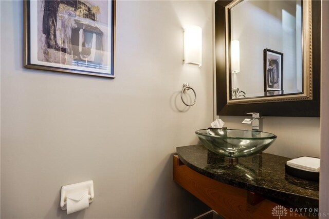 bathroom featuring sink