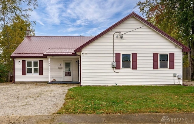 view of front of house featuring a front yard