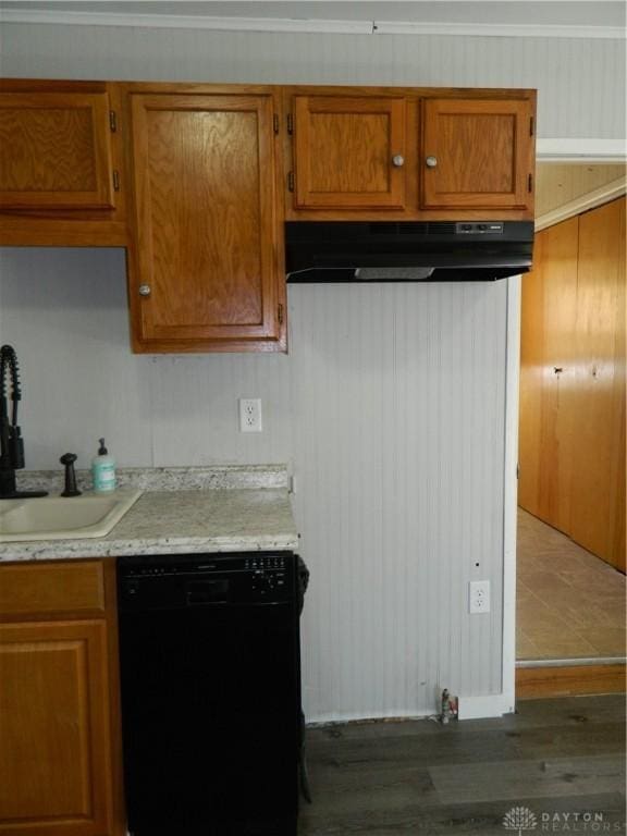 kitchen featuring sink, dark wood-type flooring, dishwasher, and crown molding