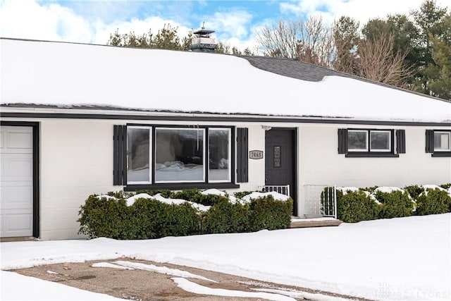 view of front of house featuring a garage