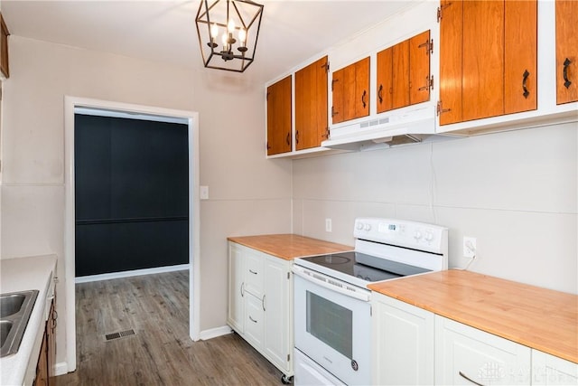 kitchen with a notable chandelier, light wood-type flooring, white electric stove, white cabinetry, and sink