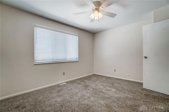 carpeted empty room featuring ceiling fan