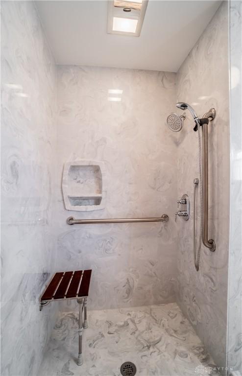 bathroom featuring tiled shower