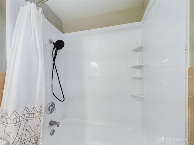 bathroom with shower / tub combo