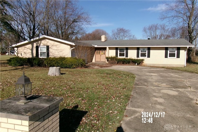 ranch-style home with a front lawn