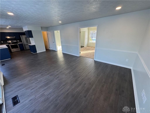 unfurnished living room featuring a textured ceiling, dark wood-style flooring, recessed lighting, and baseboards