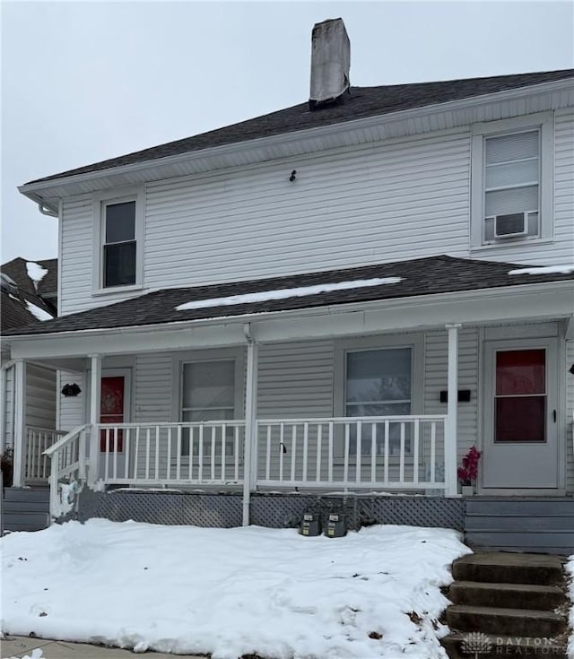 view of front of property featuring a porch