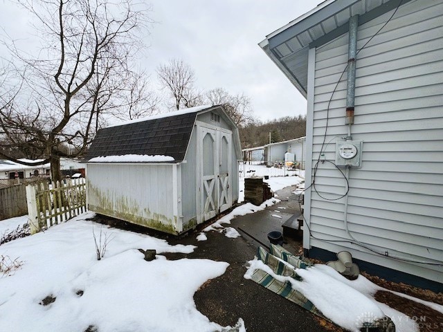 exterior space featuring a storage shed