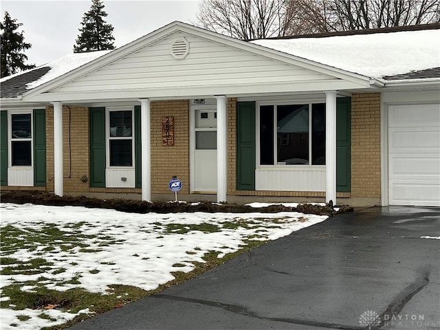 view of front of property featuring a garage