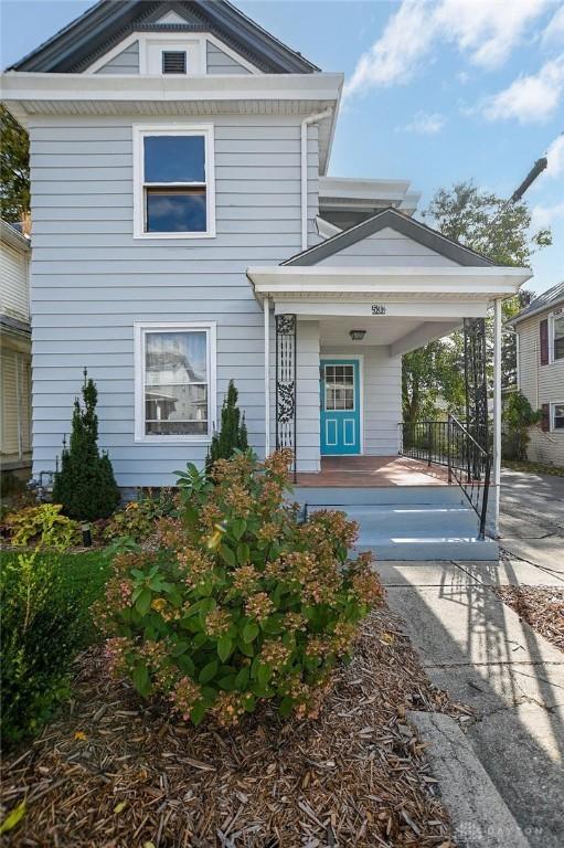 view of front of house featuring covered porch